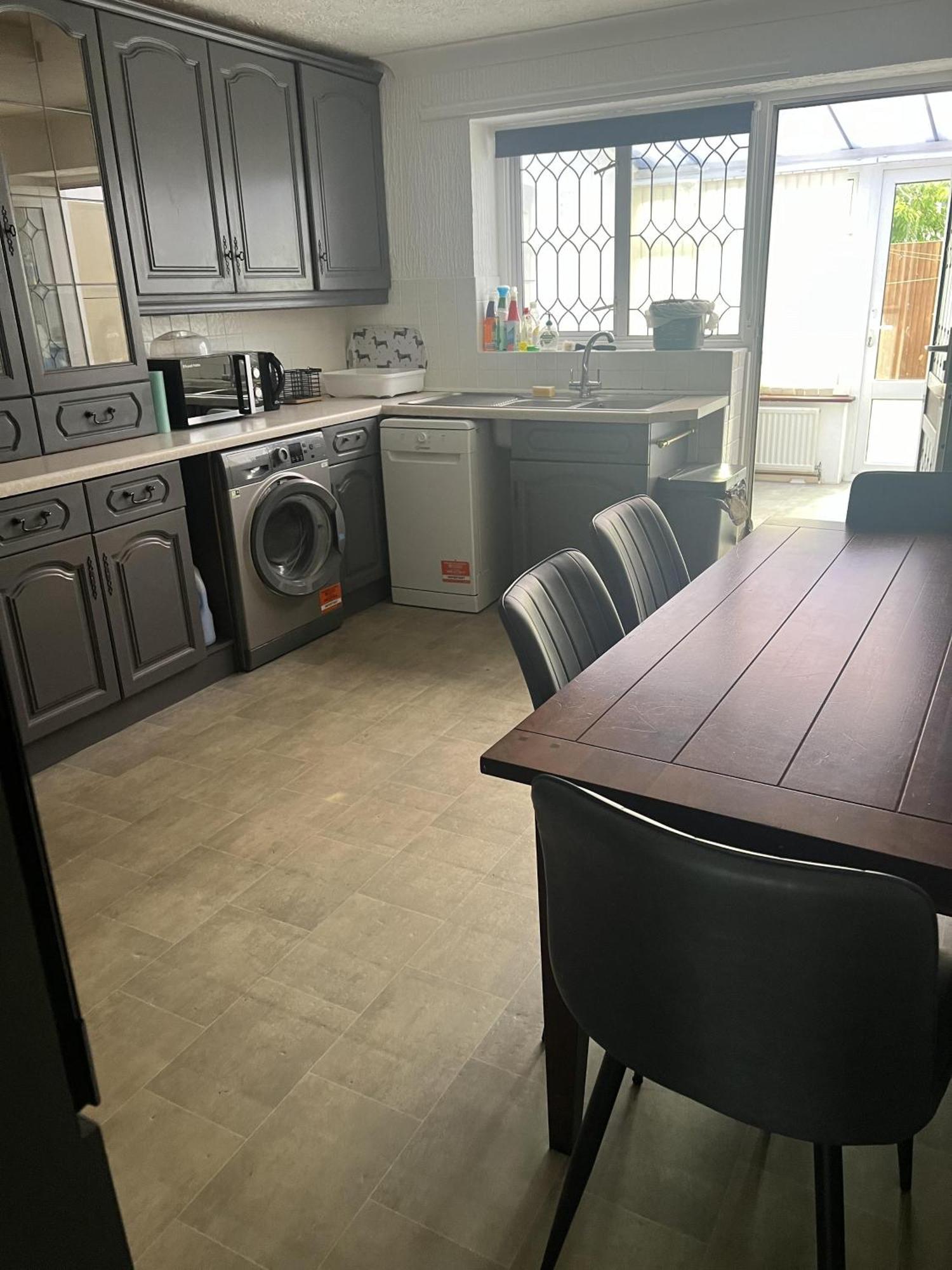 Basildon 3 Bedroom - Free Parking Private Garden المظهر الخارجي الصورة